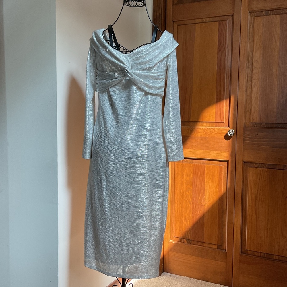 Lauren Ralph Lauren
Women's Metallic Off-The-Shoulder Sheath Dress, 8 - Picture 3 of 12